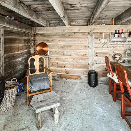 Holiday home 5 Bedroom Gorgeous In Ron