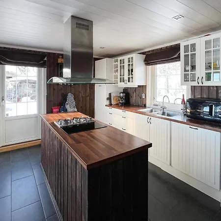 5 Bedroom Gorgeous In *