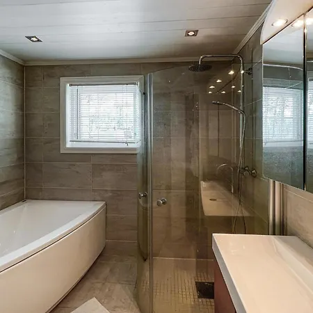 5 Bedroom Gorgeous In Holiday home