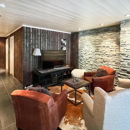 5 Bedroom Gorgeous In Holiday home