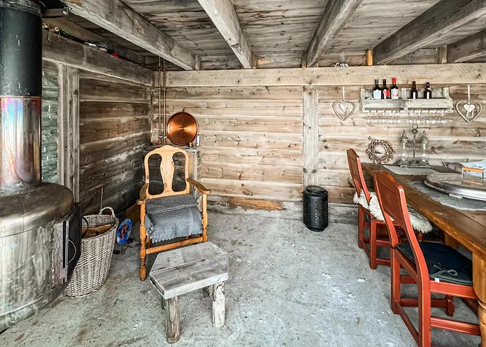 Semesterbostad 5 Bedroom Awesome In Ron