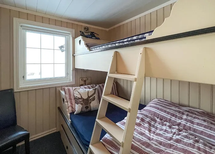 Semesterbostad 5 Bedroom Awesome In Ron