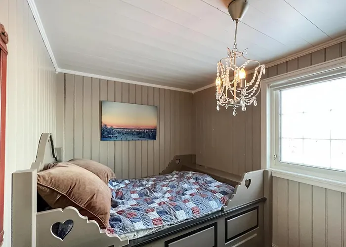 5 Bedroom Awesome In * Ron